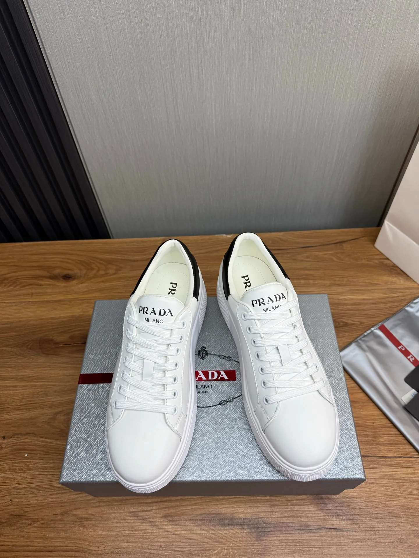 Men's shoes 💰580💰 [PRADA] Men's shoes are popular in the counter, official website is synchronized, 1 high-quality shipment ✔️Imported cowhide fabric + cowhide lining, 1🆚1 replica, original sole, 38-45 (45 customized, non-refundable)